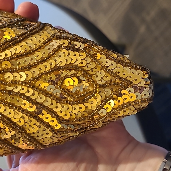 Gorgeous Cabarros gold sequin pumps with approximately 2" satin heels. Size 9.5B - Picture 8 of 9